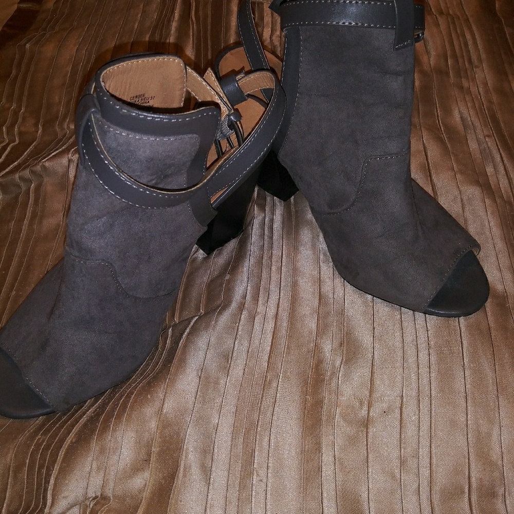 Botties.